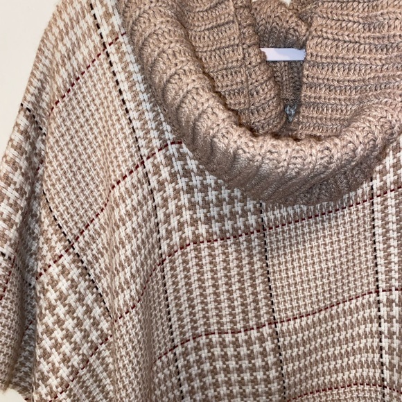 Sweater poncho - Picture 3 of 3